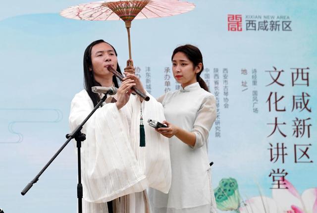 绵绵细雨中的乡村音乐会,绵绵细雨中