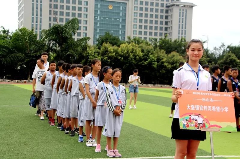 足球没有篮球精彩,足球没有篮球激烈