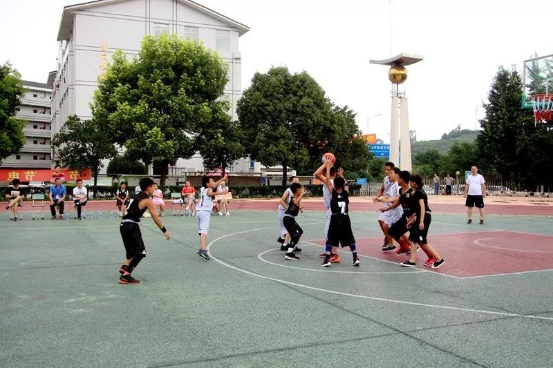 足球没有篮球精彩,足球没有篮球激烈