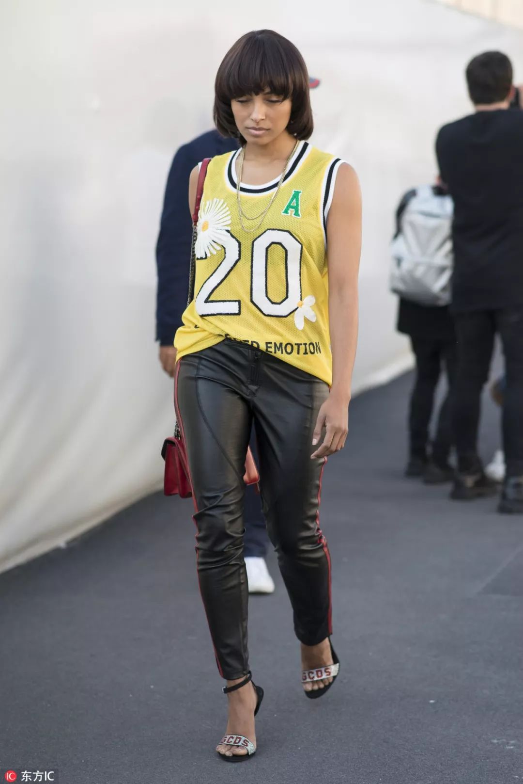 看看你们的球衣怎么穿,在夏天如何穿球衣不尴尬