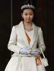 即便是靠血统混的公主圈,还是一个看脸的圈子啊