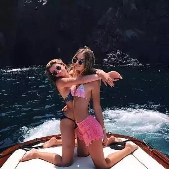 即便是靠血统混的公主圈,还是一个看脸的圈子啊