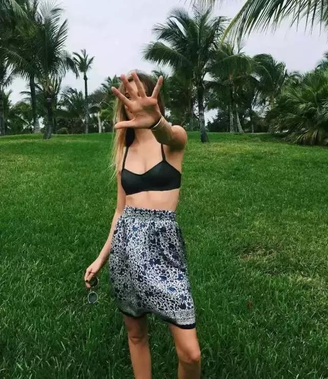 即便是靠血统混的公主圈,还是一个看脸的圈子啊