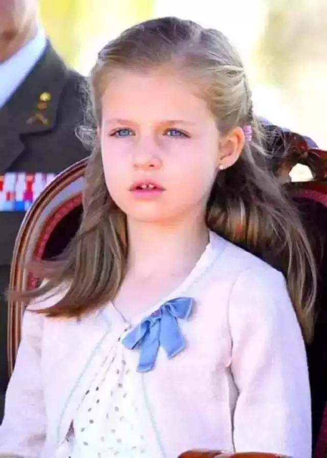 即便是靠血统混的公主圈,还是一个看脸的圈子啊