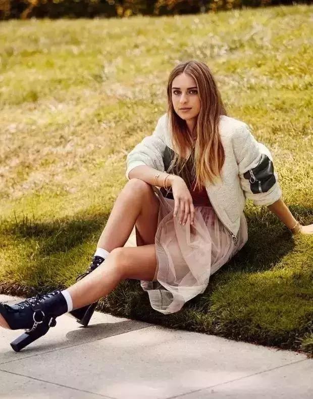 即便是靠血统混的公主圈,还是一个看脸的圈子啊