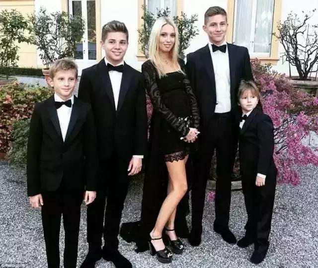 即便是靠血统混的公主圈,还是一个看脸的圈子啊