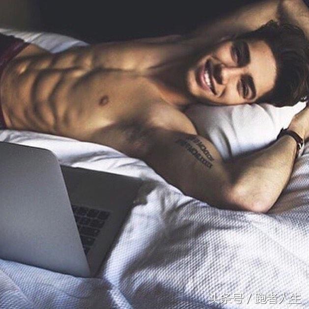 健身训练后浑身酸痛怎么办缓解呢,健身后大腿酸痛怎么快速缓解