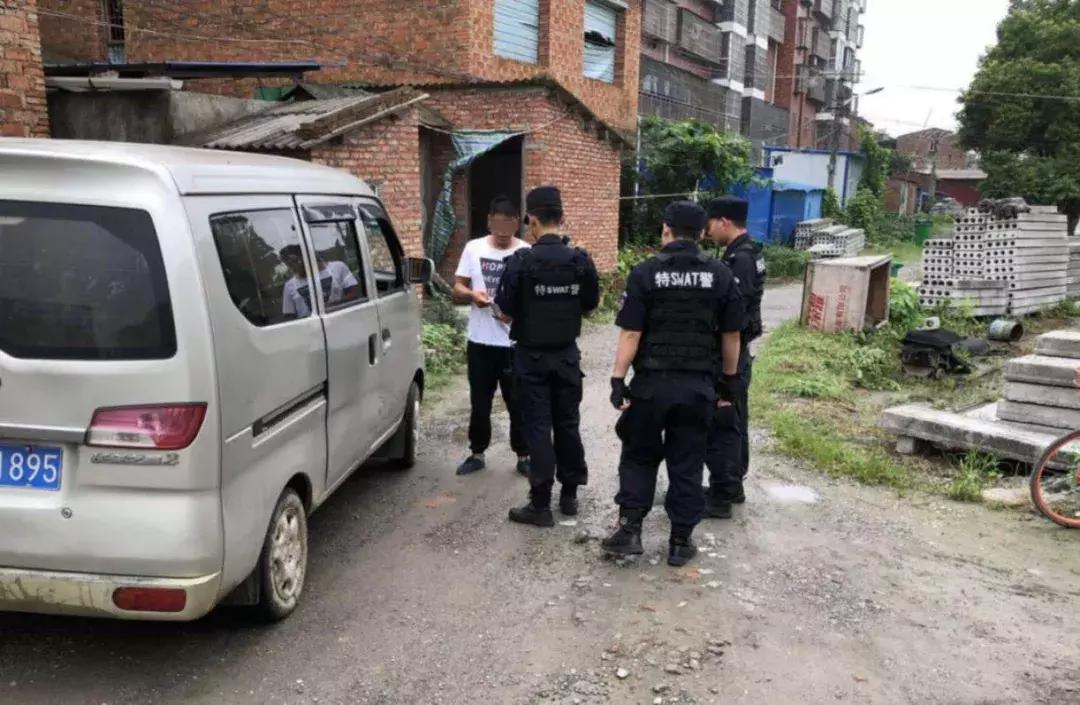 湖北仙桃公安最近抓捕人员,仙桃便衣民警抓捕现场