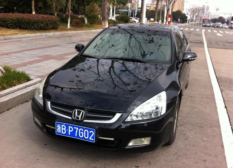 老雅阁油耗怎么样,老雅阁有6缸吗