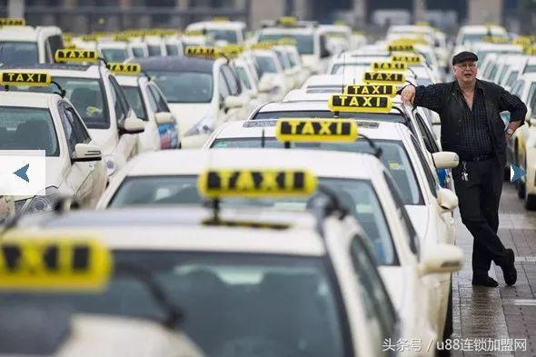 为什么出租车司机月收入那么高,同样是外卖小哥有的月入5万