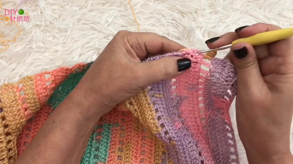 适合钩织宝宝冬季的背心材质,儿童彩虹马甲钩织教程女宝宝