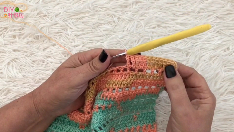 适合钩织宝宝冬季的背心材质,儿童彩虹马甲钩织教程女宝宝