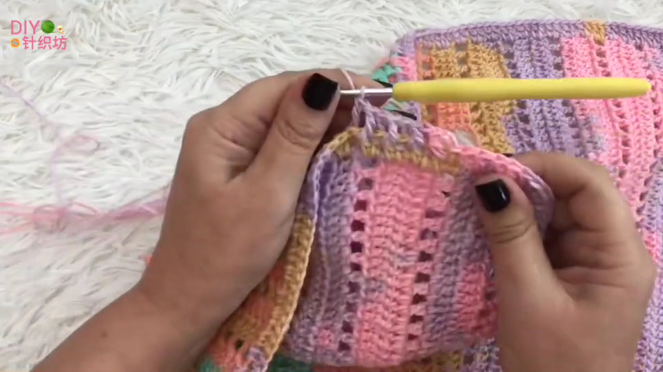 适合钩织宝宝冬季的背心材质,儿童彩虹马甲钩织教程女宝宝