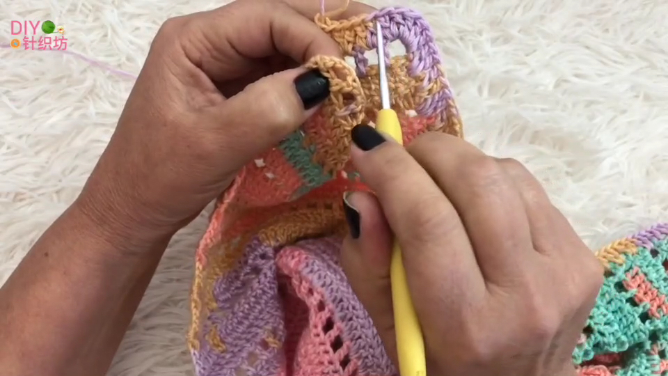 适合钩织宝宝冬季的背心材质,儿童彩虹马甲钩织教程女宝宝