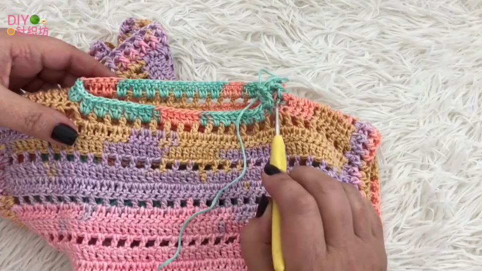 适合钩织宝宝冬季的背心材质,儿童彩虹马甲钩织教程女宝宝