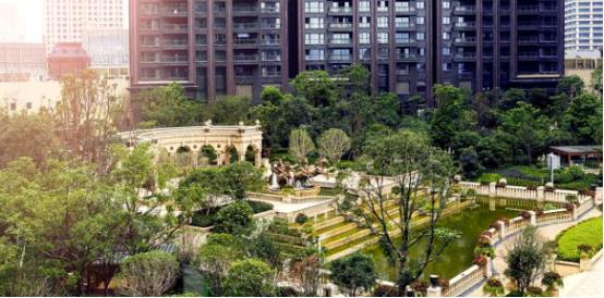 独得汉街沙湖恩宠，身价没有个千万元买不起？