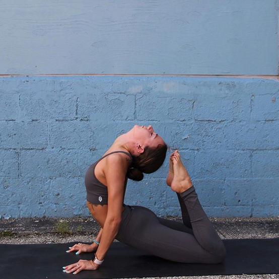 晚上健身后爱加餐？做好这套保胃瑜伽，让健身效果加倍