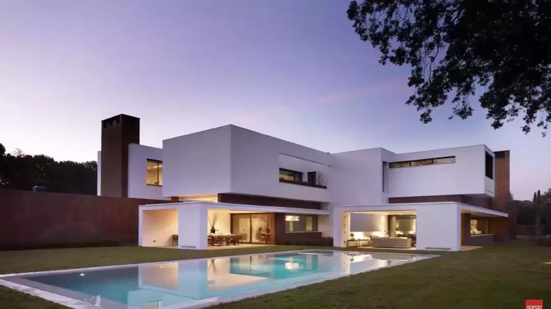 梅西c罗姆巴佩内马尔身价图,c罗内马尔梅西姆巴佩的豪宅