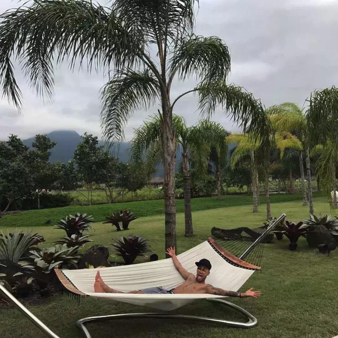 梅西c罗姆巴佩内马尔身价图,c罗内马尔梅西姆巴佩的豪宅