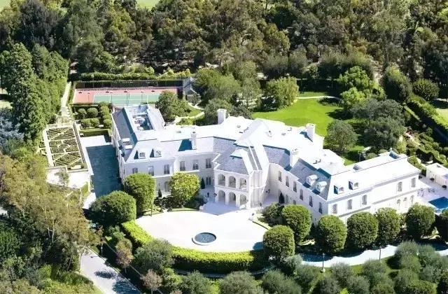 梅西c罗姆巴佩内马尔身价图,c罗内马尔梅西姆巴佩的豪宅