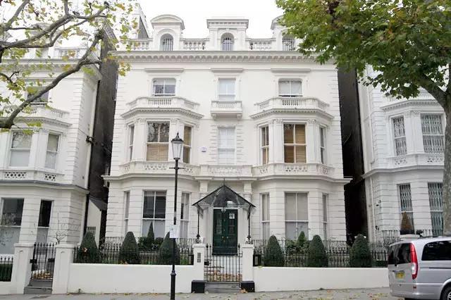 梅西c罗姆巴佩内马尔身价图,c罗内马尔梅西姆巴佩的豪宅