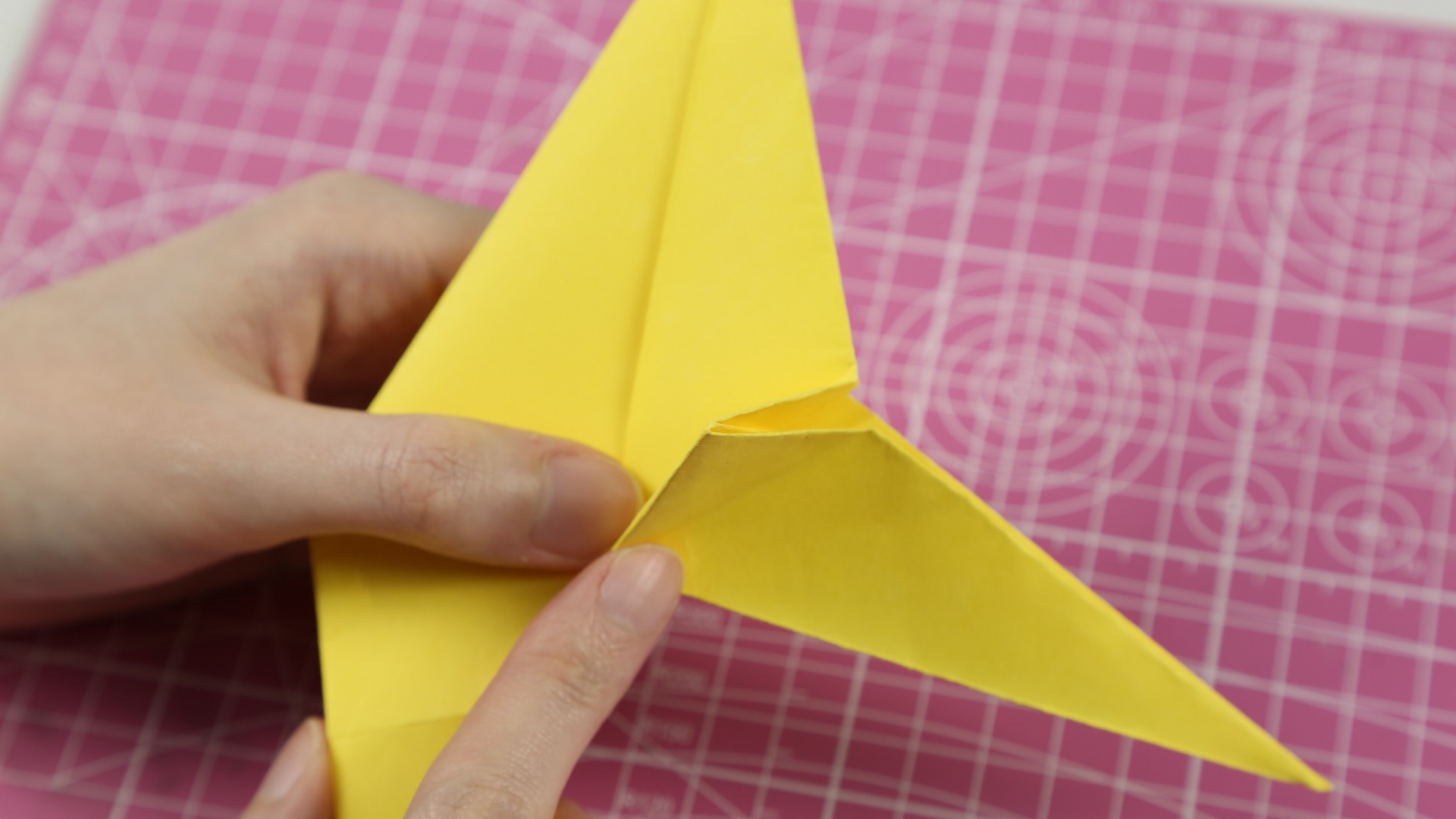 想要恐龙玩具,不用再去商场买了,姑娘教你巧用一张纸折出来