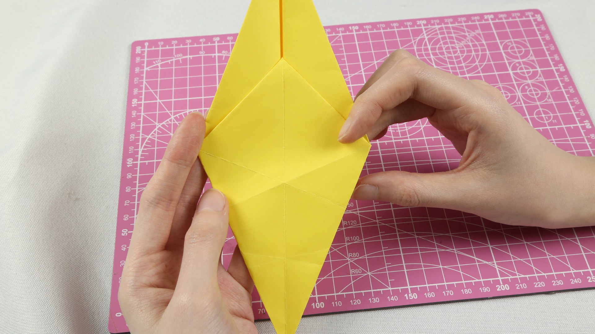 想要恐龙玩具,不用再去商场买了,姑娘教你巧用一张纸折出来