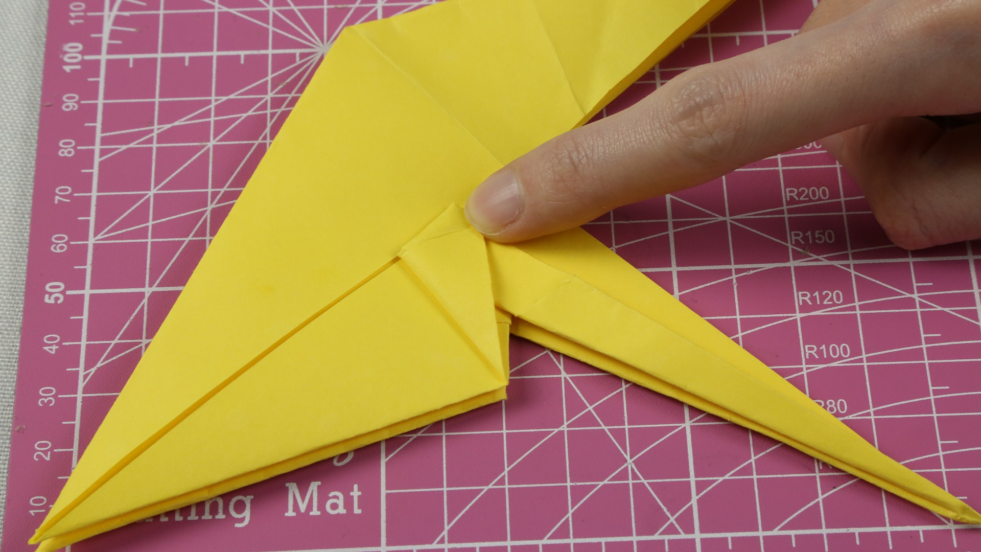 想要恐龙玩具,不用再去商场买了,姑娘教你巧用一张纸折出来