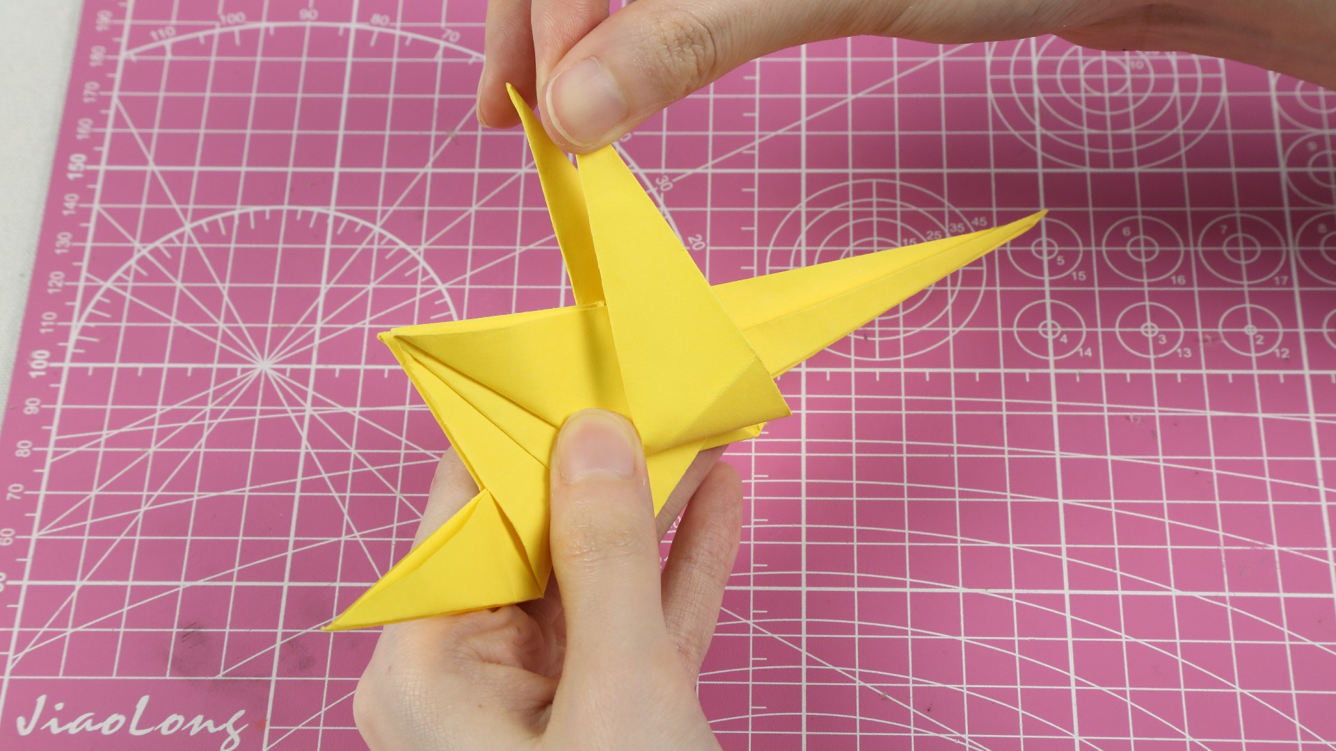 想要恐龙玩具,不用再去商场买了,姑娘教你巧用一张纸折出来