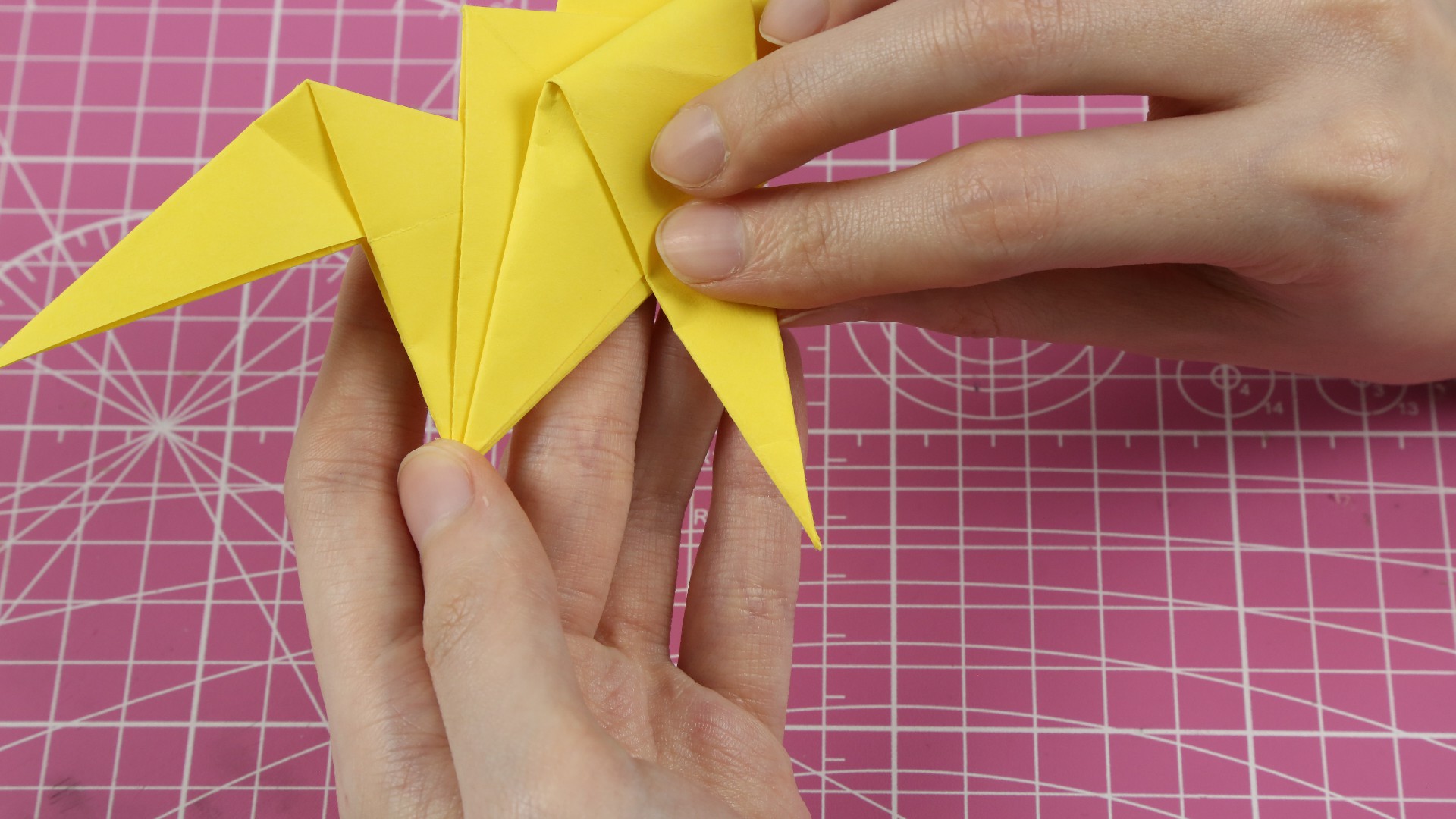 想要恐龙玩具,不用再去商场买了,姑娘教你巧用一张纸折出来