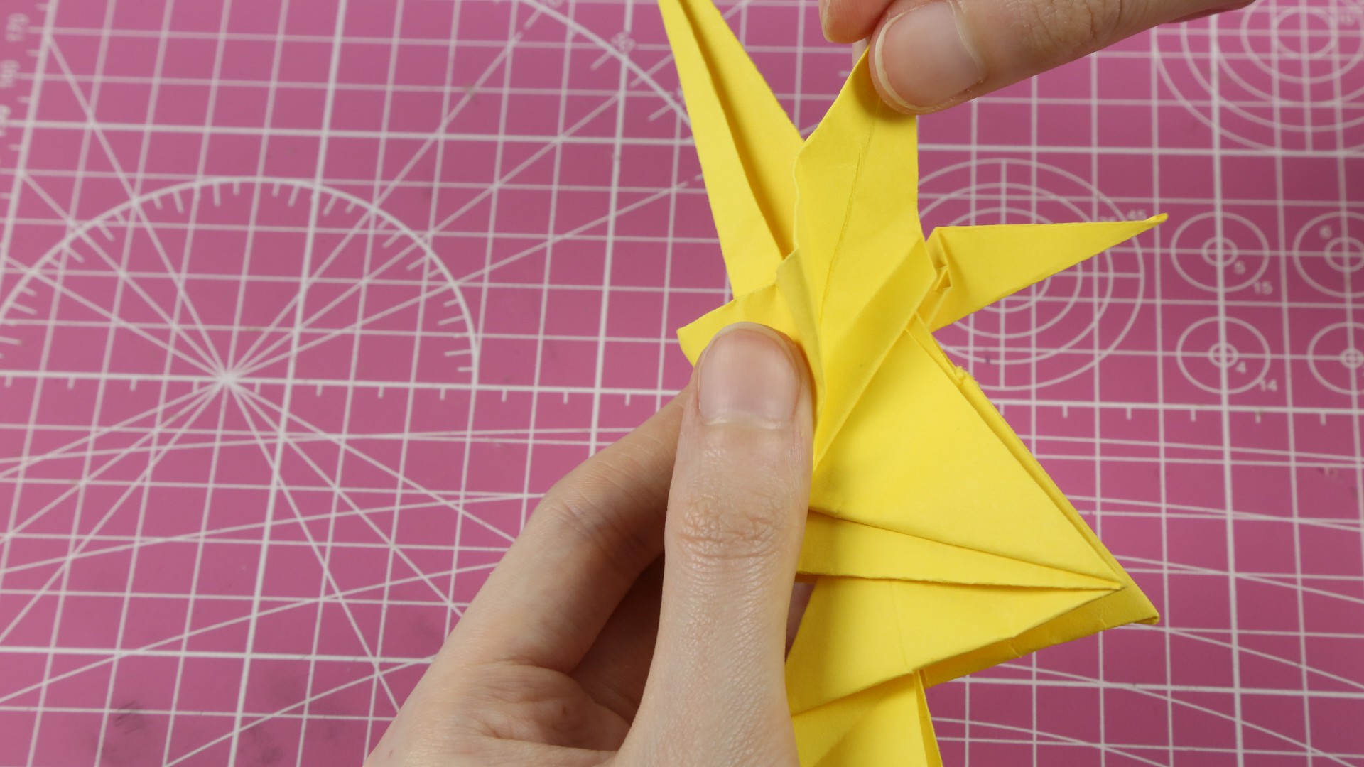 想要恐龙玩具,不用再去商场买了,姑娘教你巧用一张纸折出来