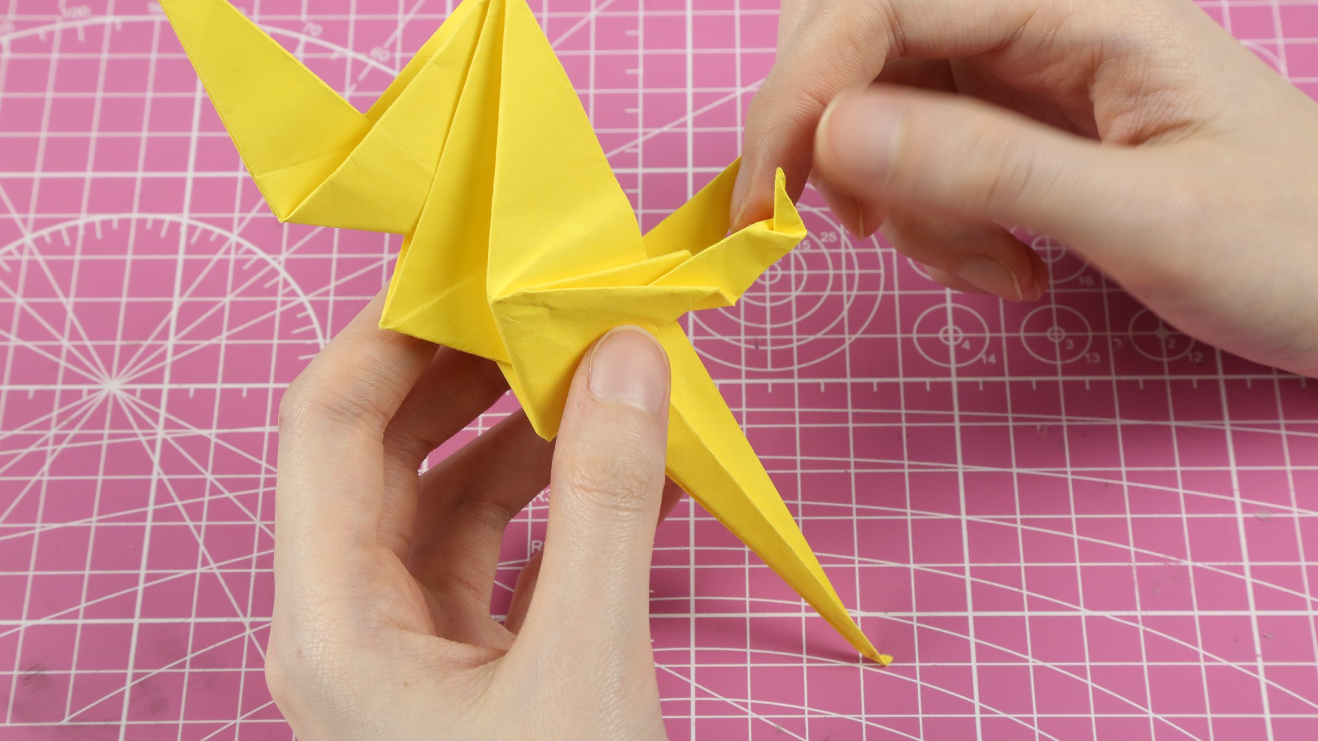 想要恐龙玩具,不用再去商场买了,姑娘教你巧用一张纸折出来