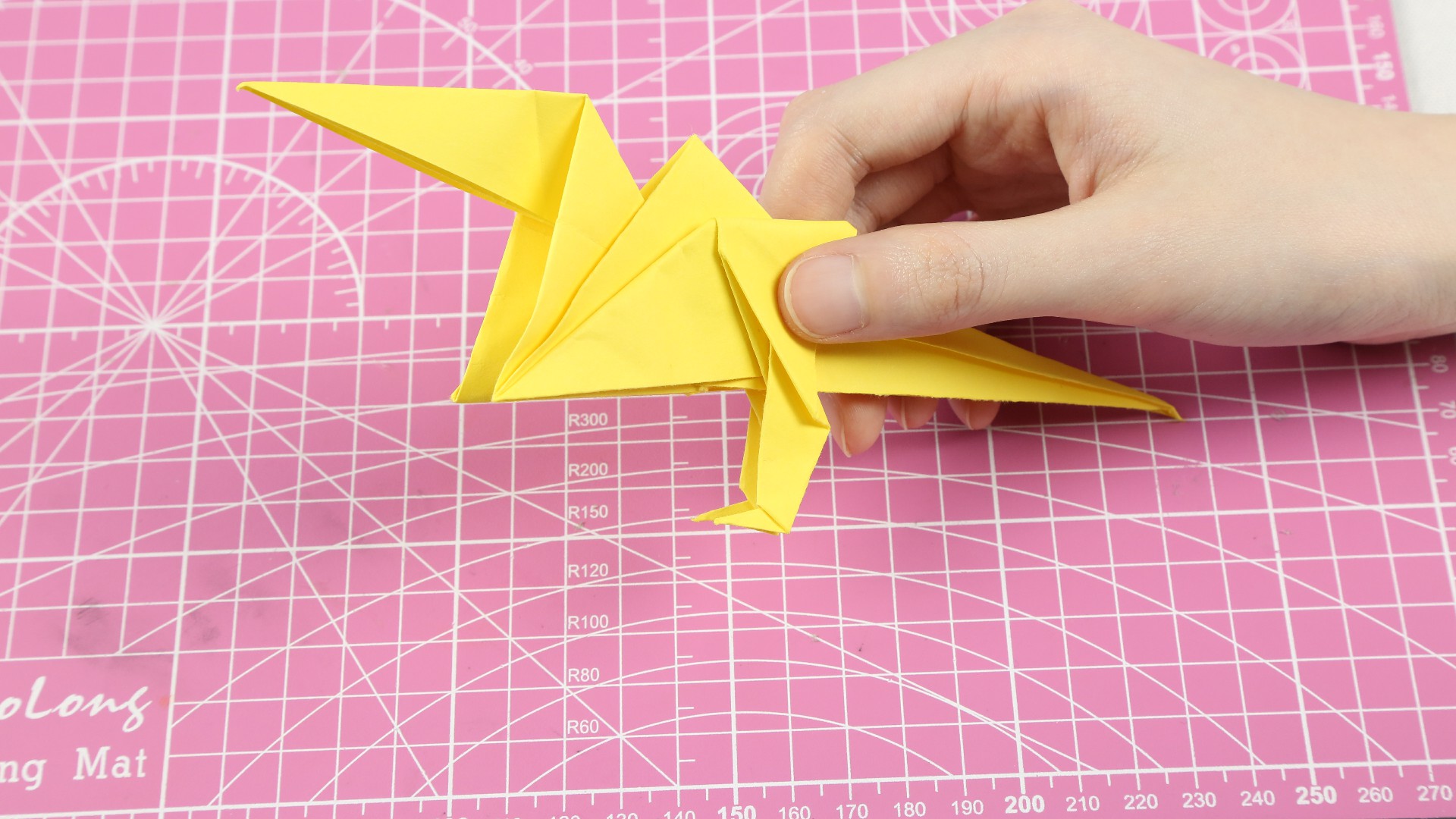 想要恐龙玩具,不用再去商场买了,姑娘教你巧用一张纸折出来