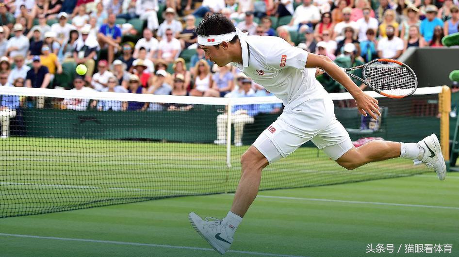 中国足球队对战日本的足球队,足球吊打越南