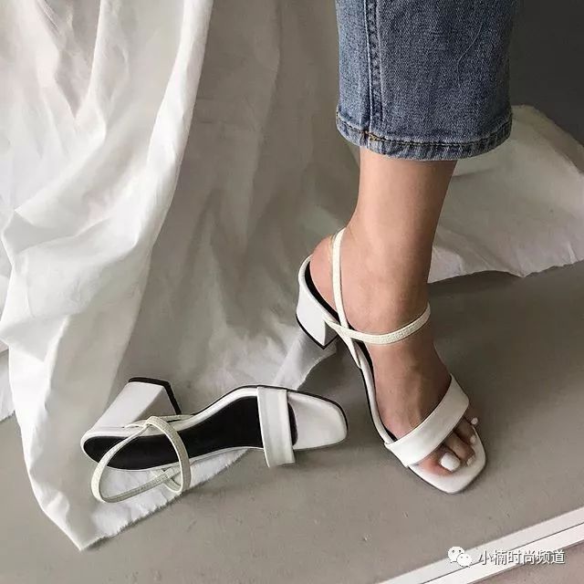 穿起来舒服又好搭配的潮鞋,中帮炫色潮鞋夏季搭配