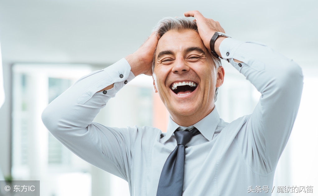 免费啤酒加实况足球，世界杯决赛营口中天市府广场万名球迷嗨翻天