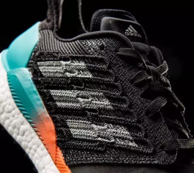 我的意中人会踏着七彩祥云来接我,我的意中人会踏着七彩祥云而来