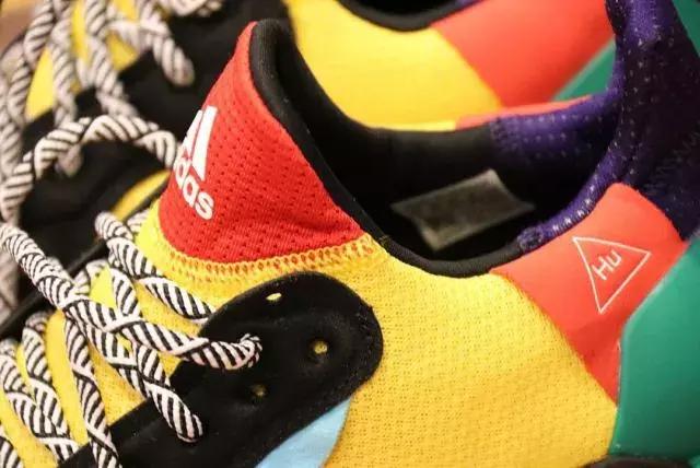 我的意中人会踏着七彩祥云来接我,我的意中人会踏着七彩祥云而来