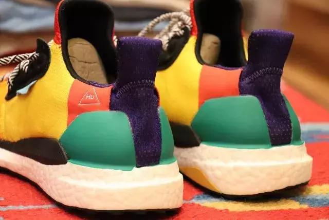 我的意中人会踏着七彩祥云来接我,我的意中人会踏着七彩祥云而来