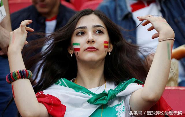 烈焰红唇世界杯女球迷,惊艳世界杯女球迷