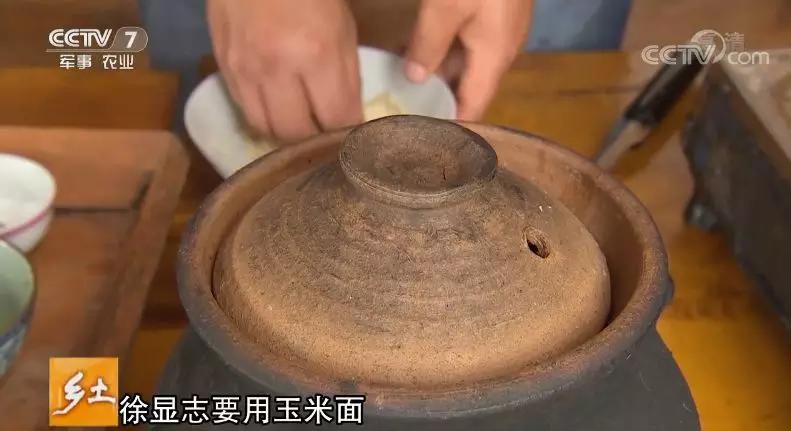 用臭油灯炖鸡拿陈年普洱茶煮饭:腾冲这些美味开启的是浓浓乡愁