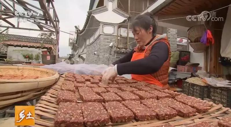 用臭油灯炖鸡拿陈年普洱茶煮饭:腾冲这些美味开启的是浓浓乡愁