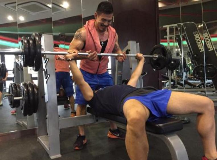 健身后肌肉酸痛吃什么恢复得快,健身完大腿肌肉酸痛怎么快速恢复