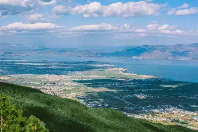 卖掉大城市一套的房子回小城市,卖掉一线城市房子去大理开民宿