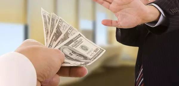 信用卡额度降为零怎么还款,信用卡额度下降如何办