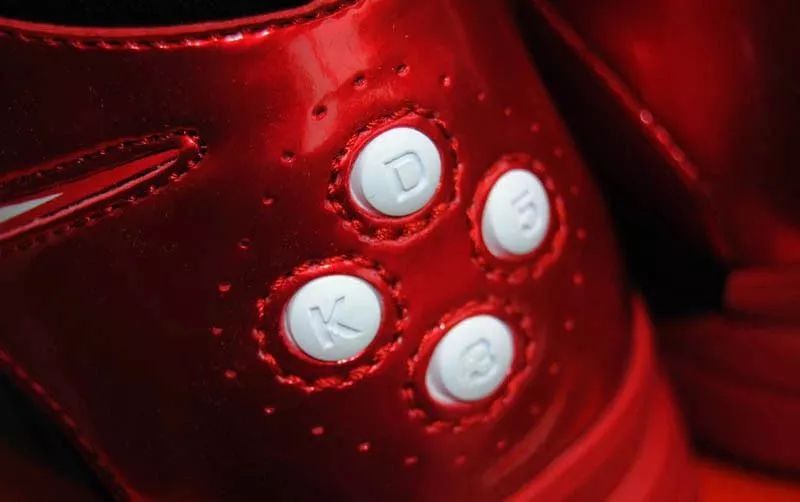 这双靠打游戏送的鞋子可以卖3万元？