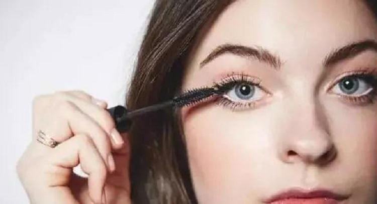 这十款睫毛膏让你轻松放大双眼,睫毛膏掰弯不会断吗