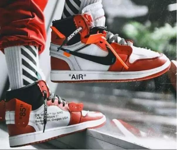 我是足球鞋，但别人都说我丑