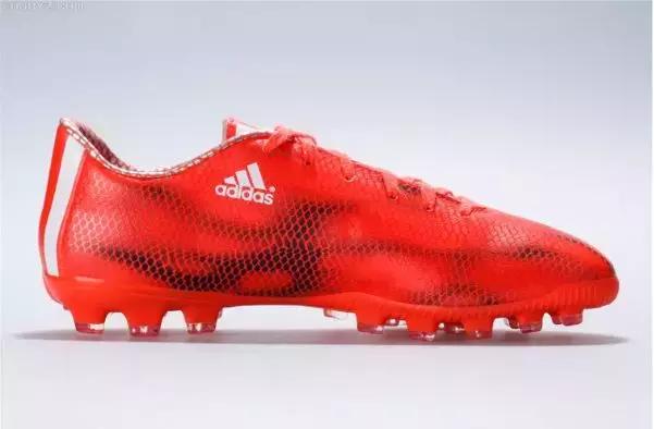 我是足球鞋，但别人都说我丑