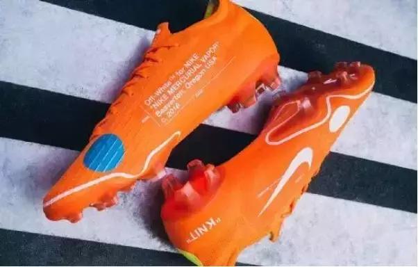 我是足球鞋，但别人都说我丑